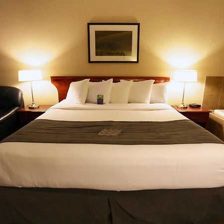 Lakeview Inns & Suites - Fort Nelson Buitenkant foto