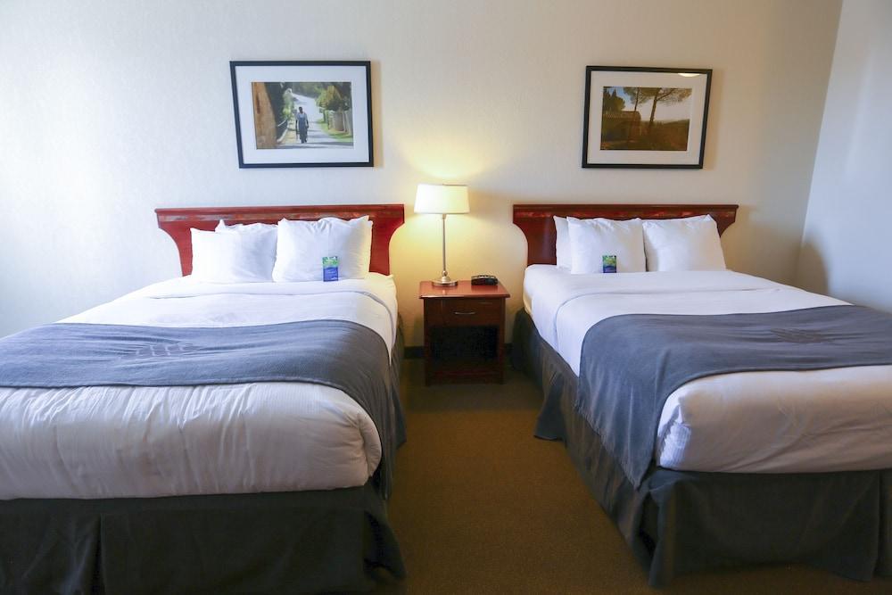 Lakeview Inns & Suites - Fort Nelson Buitenkant foto