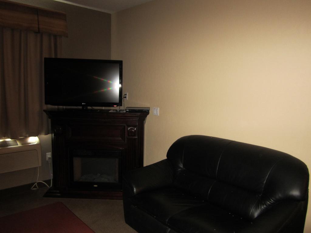 Lakeview Inns & Suites - Fort Nelson Buitenkant foto
