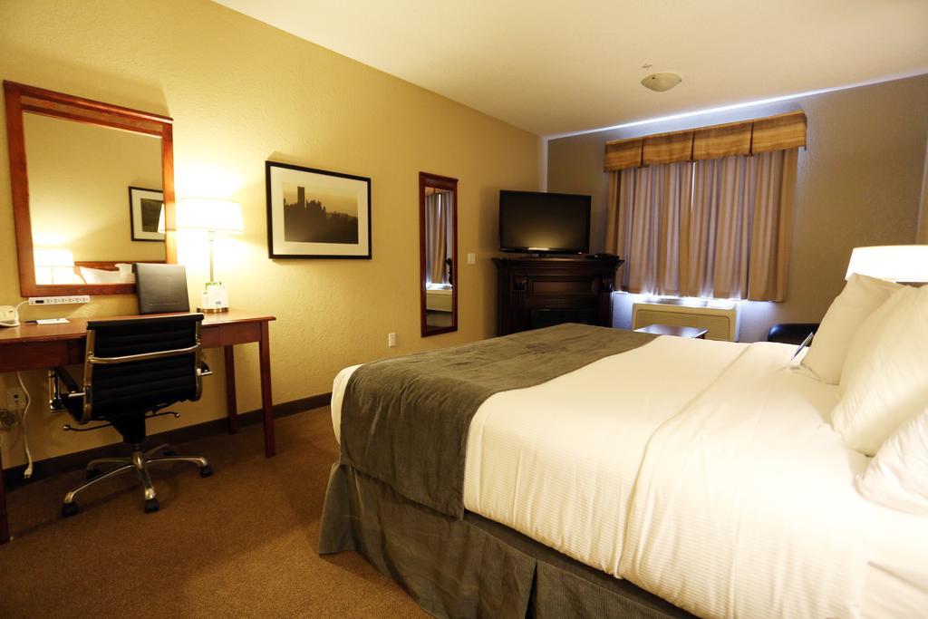 Lakeview Inns & Suites - Fort Nelson Buitenkant foto