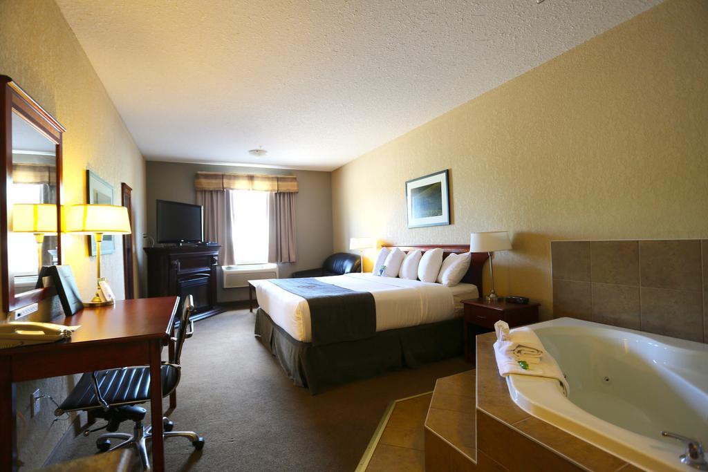Lakeview Inns & Suites - Fort Nelson Buitenkant foto