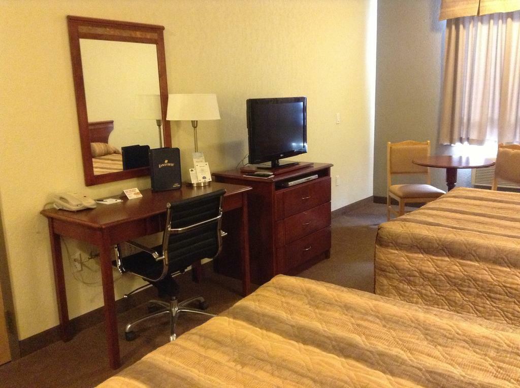 Lakeview Inns & Suites - Fort Nelson Buitenkant foto